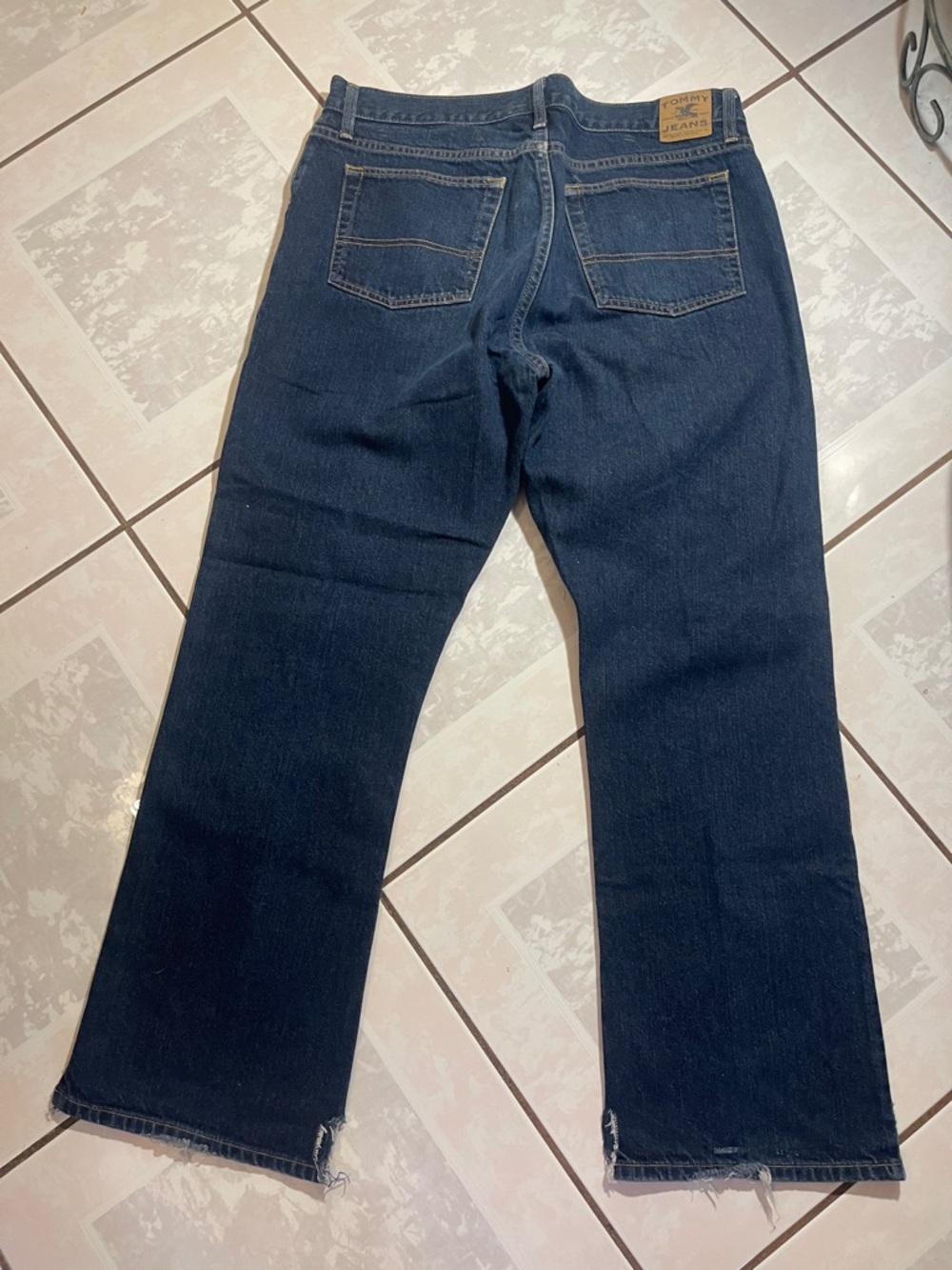 Tommy Hilfiger Men's Relaxed Dark Blue Denim Jeans - Picture 3 of 5